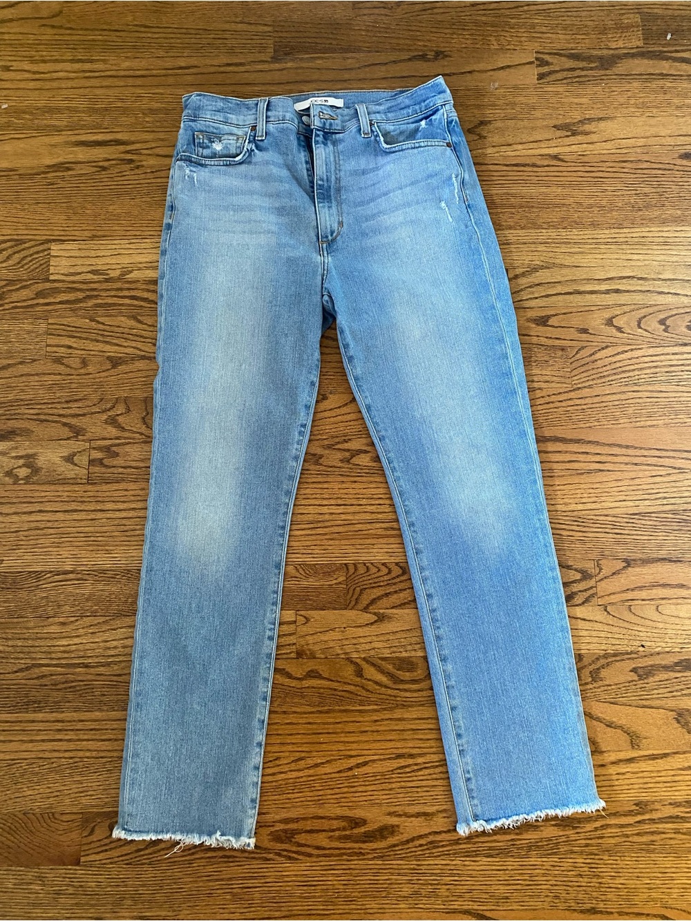 Joes Jeans Women’s Straight Leg Distressed Raw Hem Jeans 30 x 27.5 inseam.  NICE